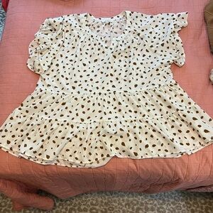 1XL White and Gold Leopard Cap Sleeved V-Neck Blouse